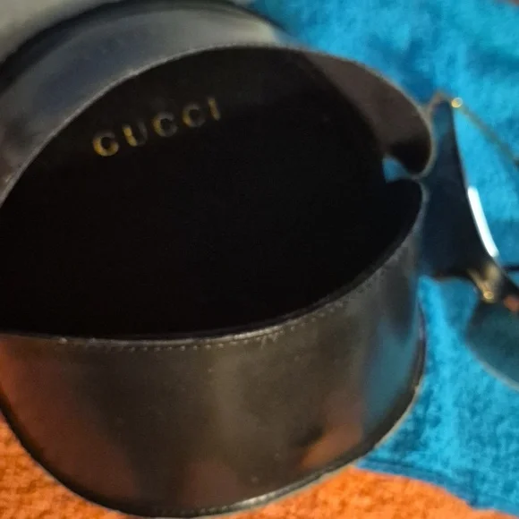 Gucci Black and Gold Sunglasses ! Free Case + Cloth - Picture 14 of 14